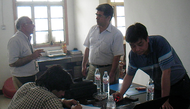 突尼斯客户来我公司考察中频炉项目